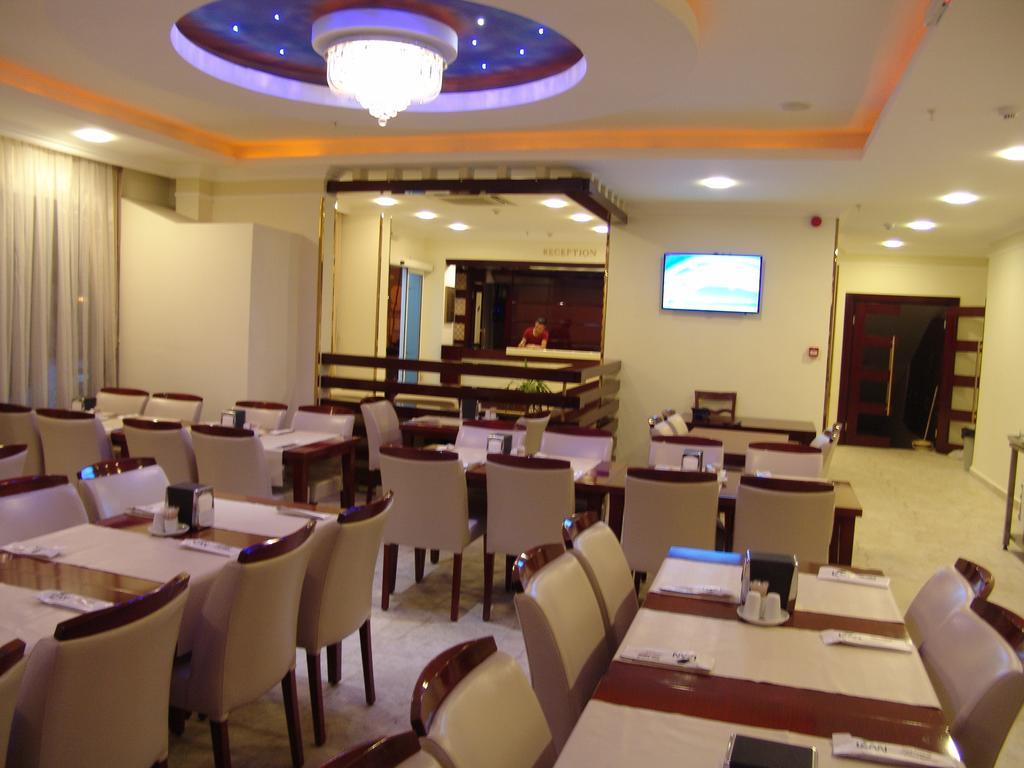 Izan Hotel Измир Екстериор снимка