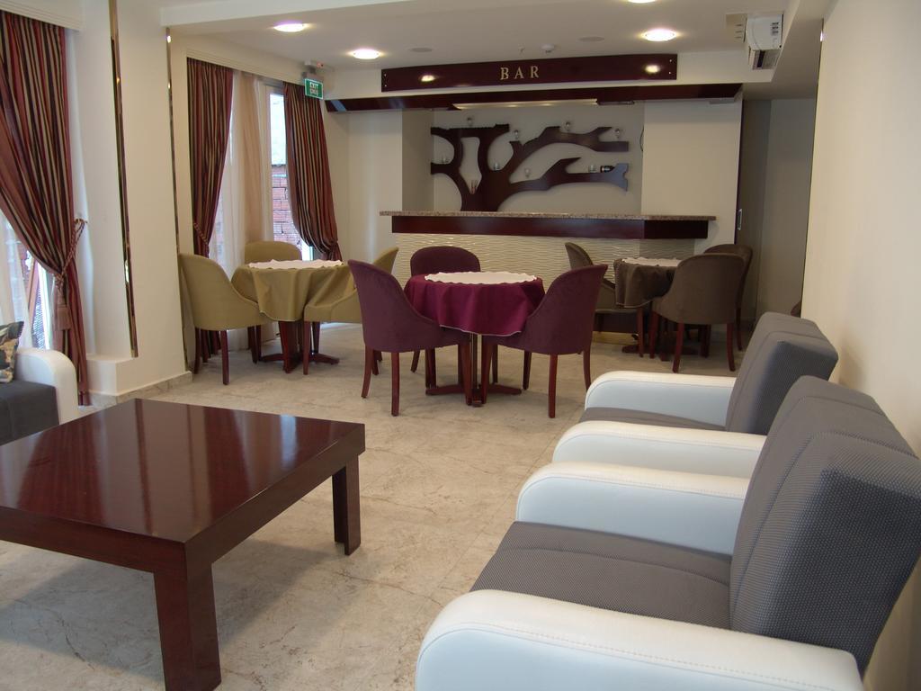 Izan Hotel Измир Екстериор снимка