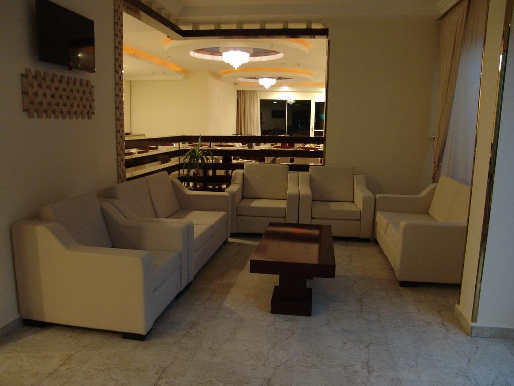 Izan Hotel Измир Екстериор снимка